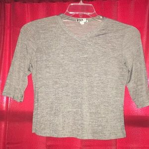 Quarter sleeve gray crop top
